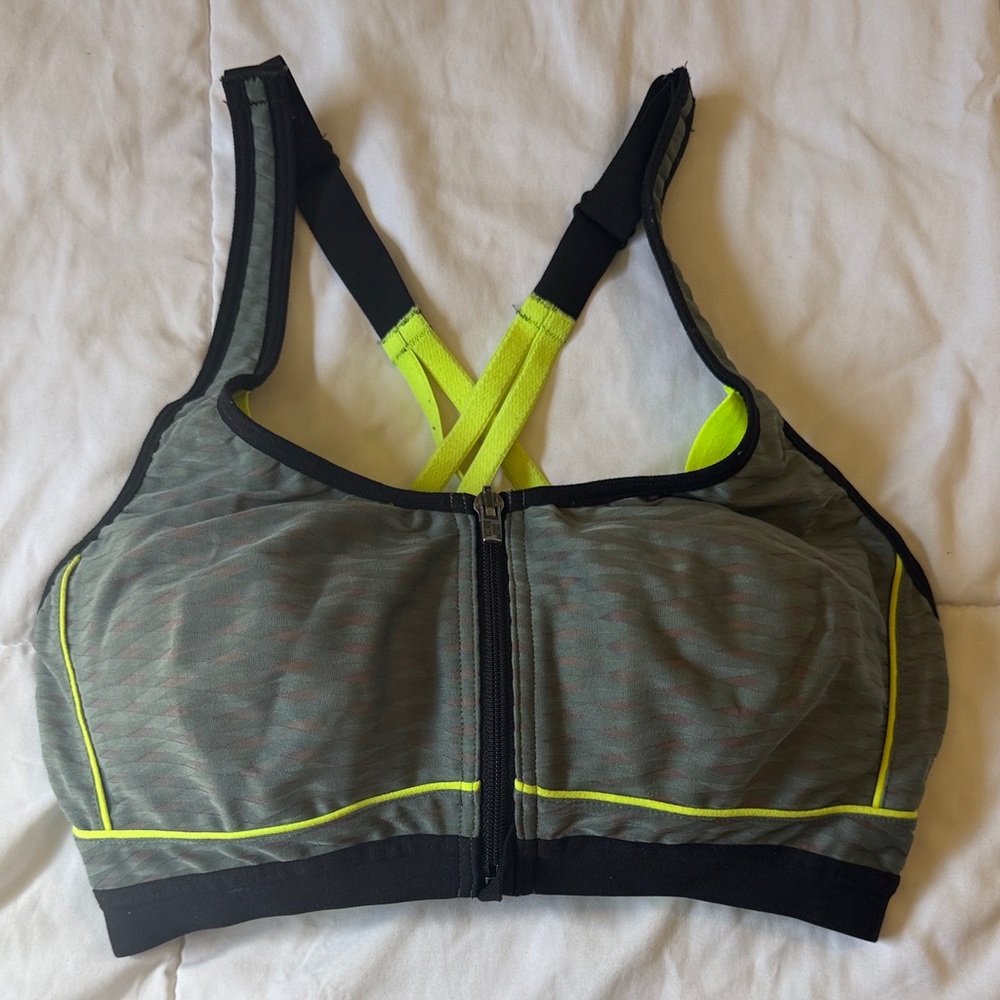 Knockout front close sport bra by Victoria sport